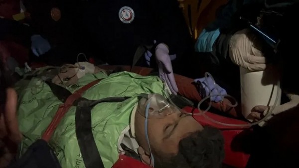 Konya'da 4 katlı bina çöktü! Enkaz altında kalanlar var